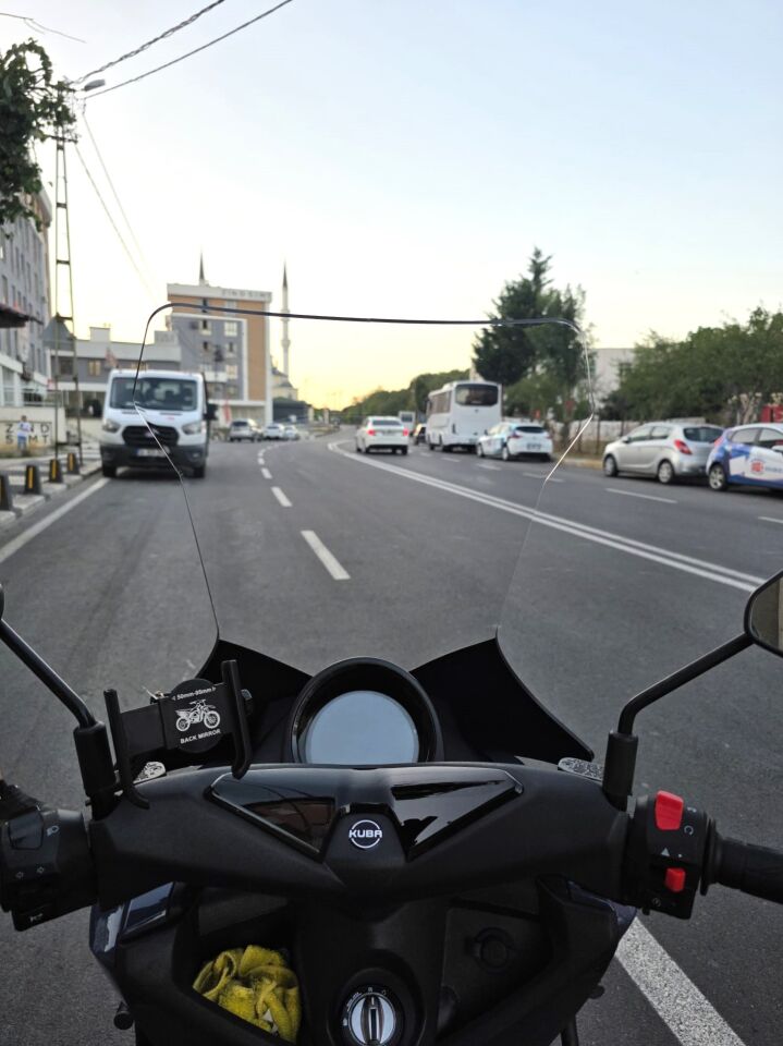 MOTOCAM Küba Newcity 125 Ön Cam 2023-2026 Model 78cm Şeffaf Renkli 4mm UZUN