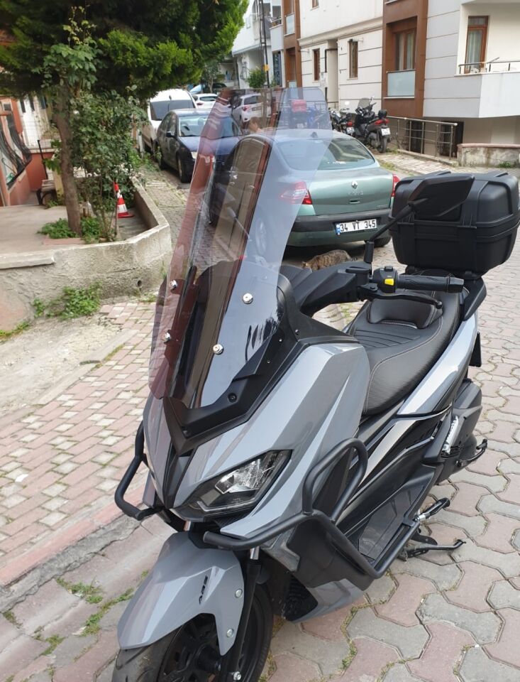 MOTOCAM Küba Novax 200 Ön Cam 2023-2026 Model 65cm Füme Renkli 4mm UZUN
