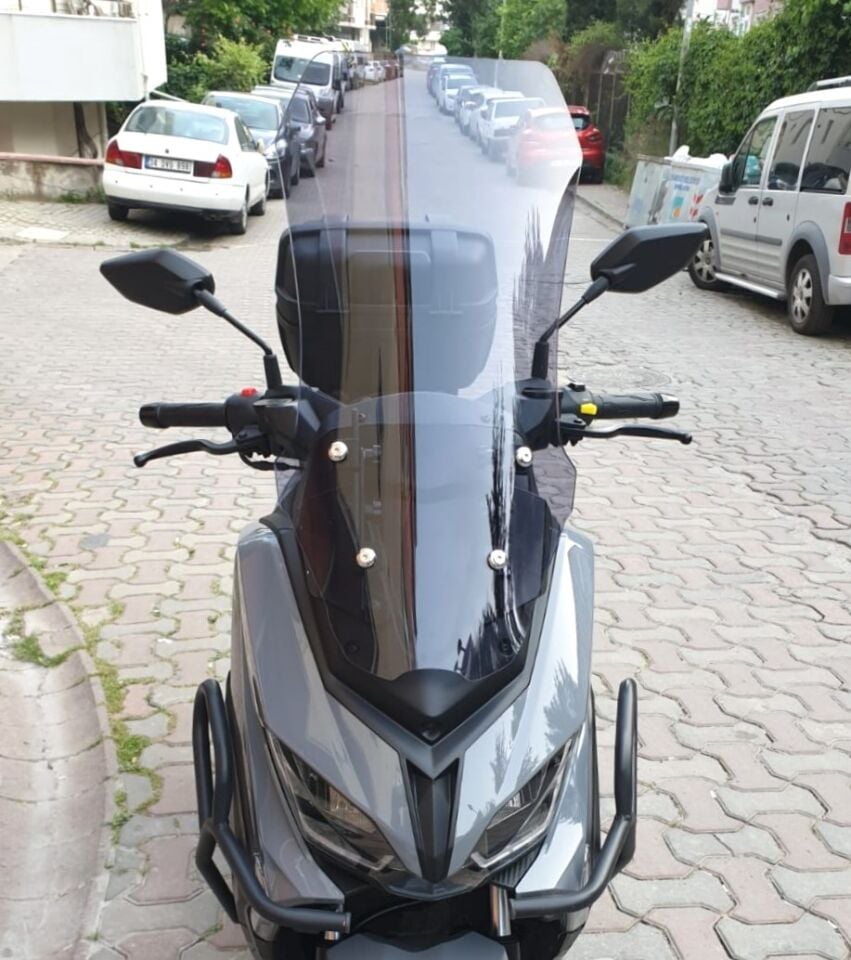 MOTOCAM Küba Novax 200 Ön Cam 2023-2026 Model 65cm Füme Renkli 4mm UZUN