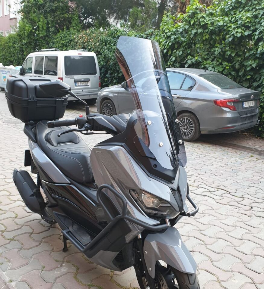 MOTOCAM Küba Novax 200 Ön Cam 2023-2026 Model 65cm Füme Renkli 4mm UZUN