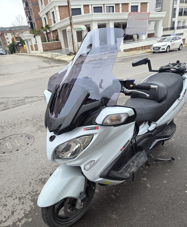 MOTOCAM Suzuki Burgman 650 Ön Cam 2013-2018 Model 76cm Füme Renkli 4mm