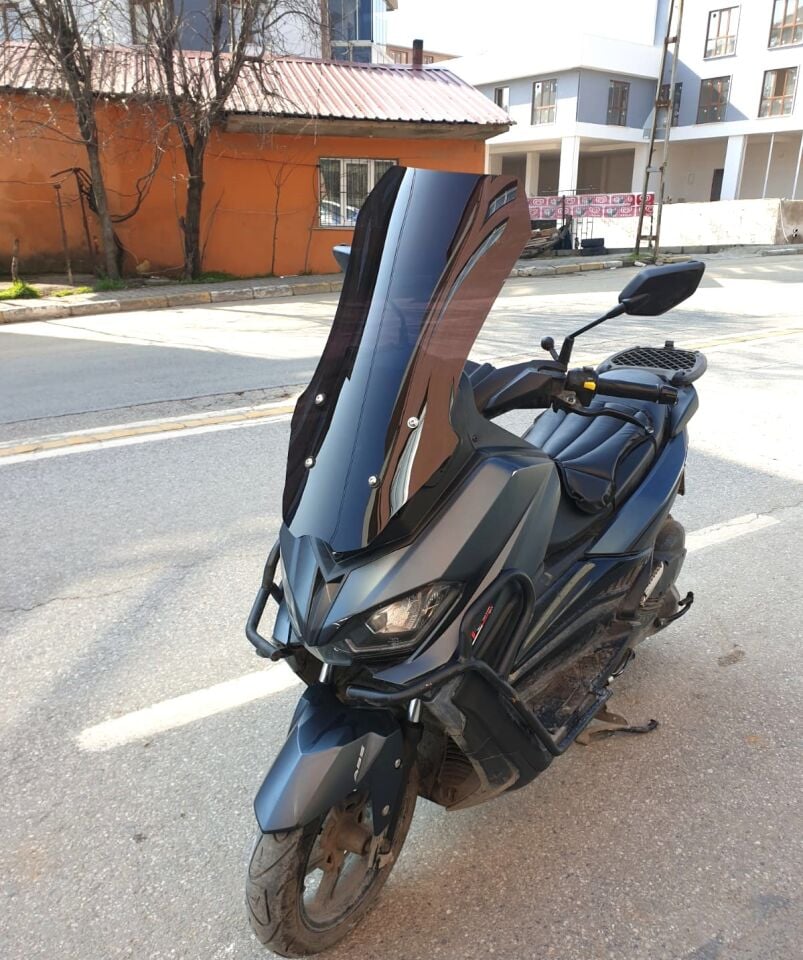 MOTOCAM Küba Novax 200 Ön Cam 2023-2026 Model 65cm Siyah Renkli 4mm UZUN