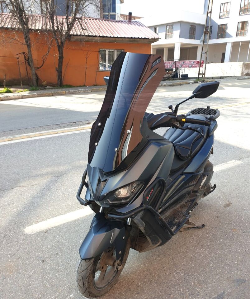 MOTOCAM Küba Novax 200 Ön Cam 2023-2026 Model 65cm Siyah Renkli 4mm UZUN