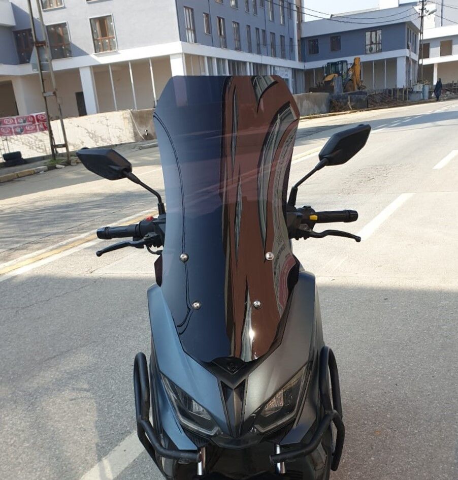 MOTOCAM Küba Novax 200 Ön Cam 2023-2026 Model 65cm Siyah Renkli 4mm UZUN