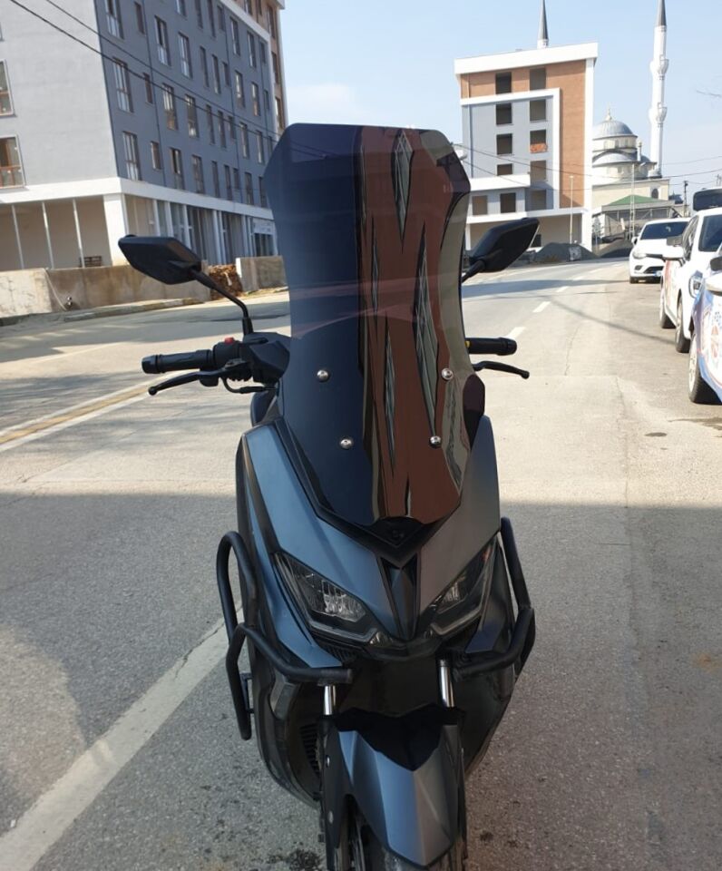 MOTOCAM Küba Novax 200 Ön Cam 2023-2026 Model 65cm Siyah Renkli 4mm UZUN