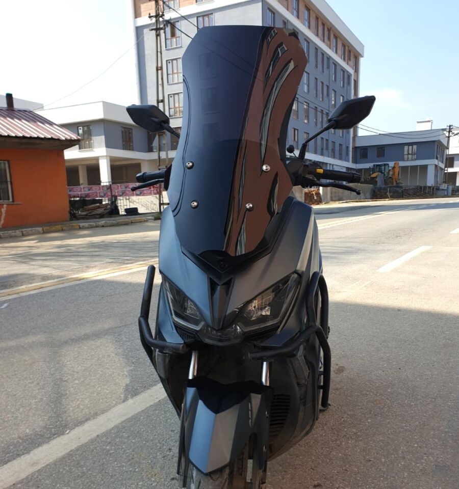 MOTOCAM Küba Novax 200 Ön Cam 2023-2026 Model 65cm Siyah Renkli 4mm UZUN