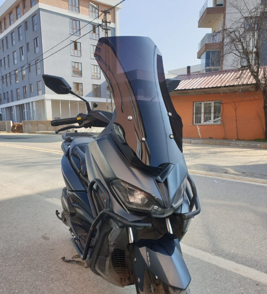 MOTOCAM Küba Novax 200 Ön Cam 2023-2026 Model 65cm Siyah Renkli 4mm UZUN