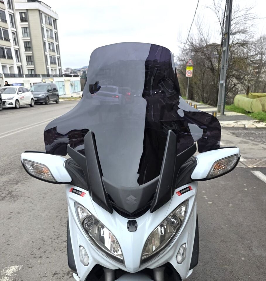 MOTOCAM Suzuki Burgman 650 Ön Cam 2013-2018 Model 76cm Siyah Renkli 4mm İADE YOKTUR