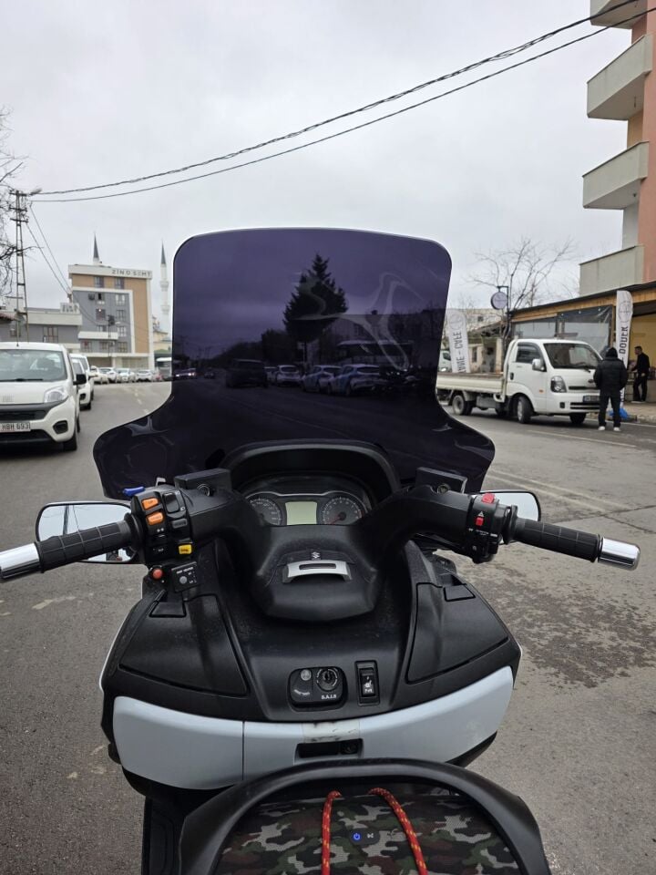 MOTOCAM Suzuki Burgman 650 Ön Cam 2013-2018 Model 76cm Siyah Renkli 4mm İADE YOKTUR