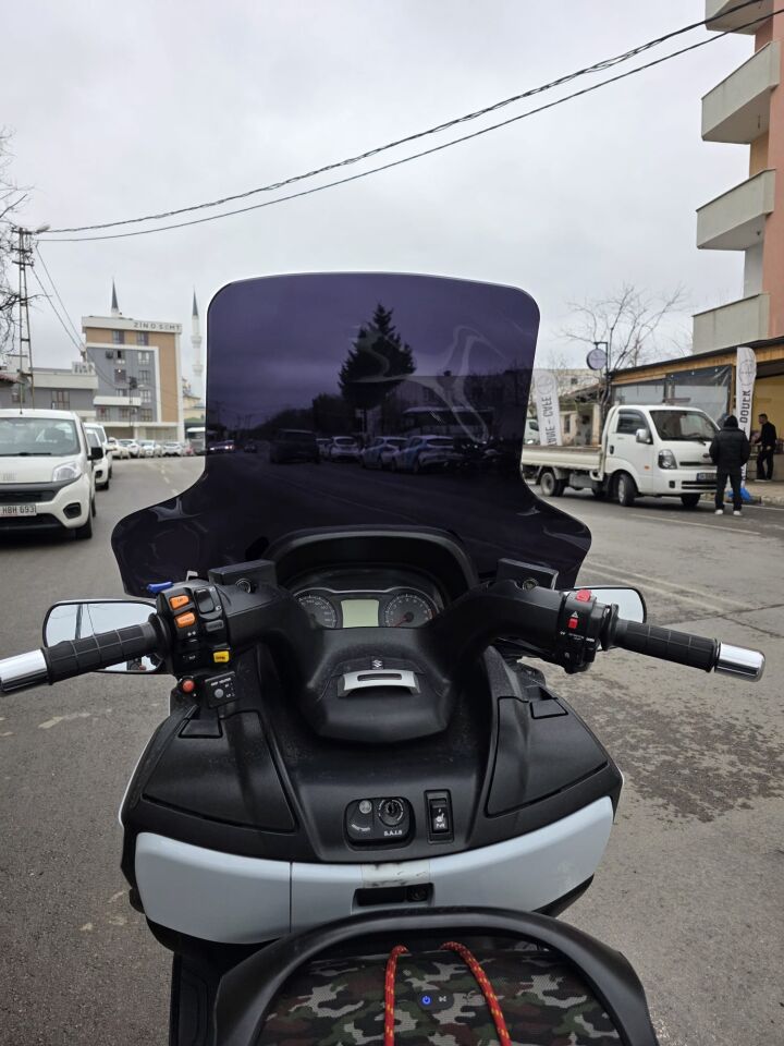 MOTOCAM Suzuki Burgman 650 Ön Cam 2013-2018 Model 76cm Siyah Renkli 4mm İADE YOKTUR