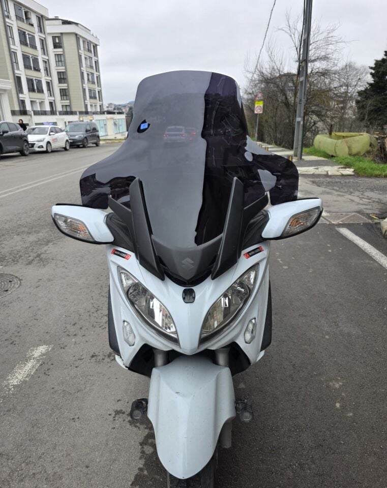 MOTOCAM Suzuki Burgman 650 Ön Cam 2013-2018 Model 76cm Siyah Renkli 4mm İADE YOKTUR