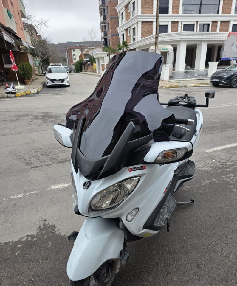 MOTOCAM Suzuki Burgman 650 Ön Cam 2013-2018 Model 76cm Siyah Renkli 4mm İADE YOKTUR