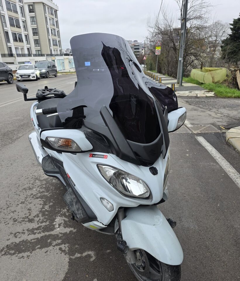 MOTOCAM Suzuki Burgman 650 Ön Cam 2013-2018 Model 76cm Siyah Renkli 4mm İADE YOKTUR