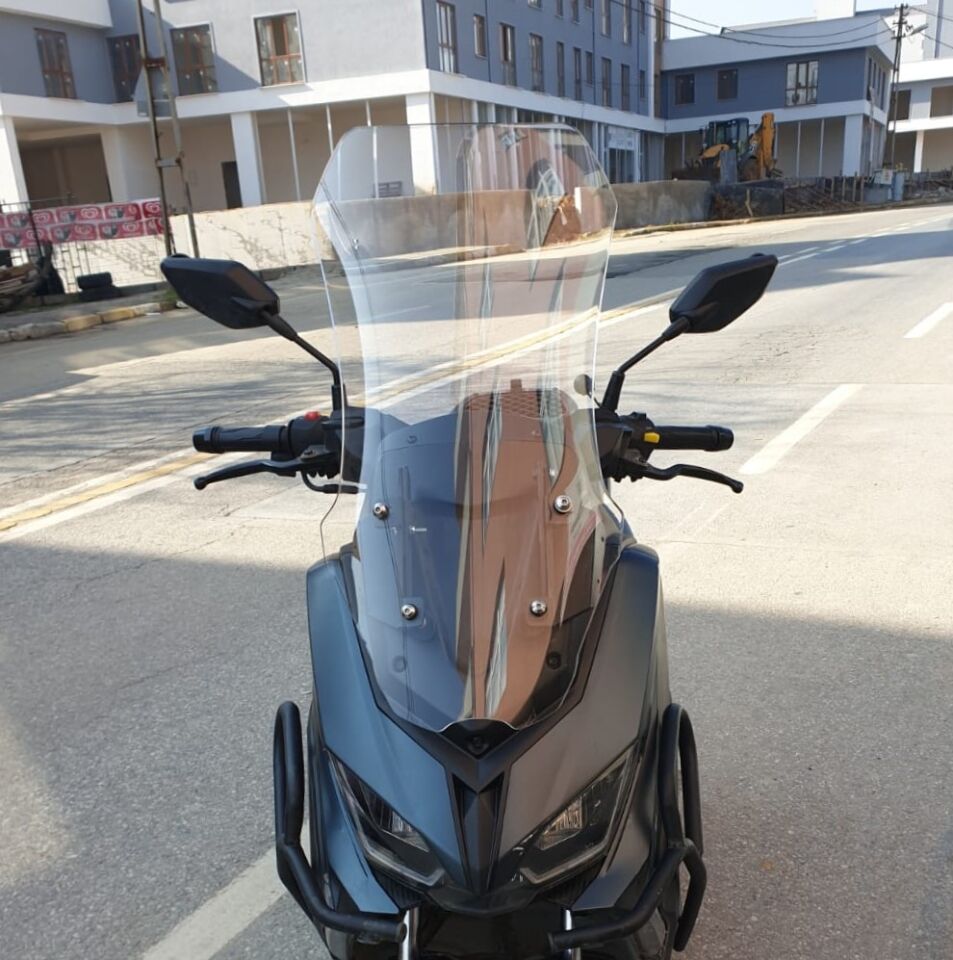 MOTOCAM Küba Novax 200 Ön Cam 2023-2026 Model 65cm Şeffaf Renkli 4mm UZUN