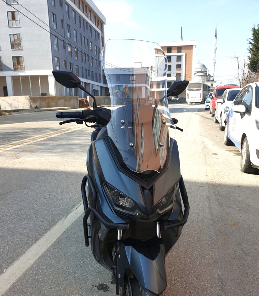 MOTOCAM Küba Novax 200 Ön Cam 2023-2026 Model 65cm Şeffaf Renkli 4mm UZUN