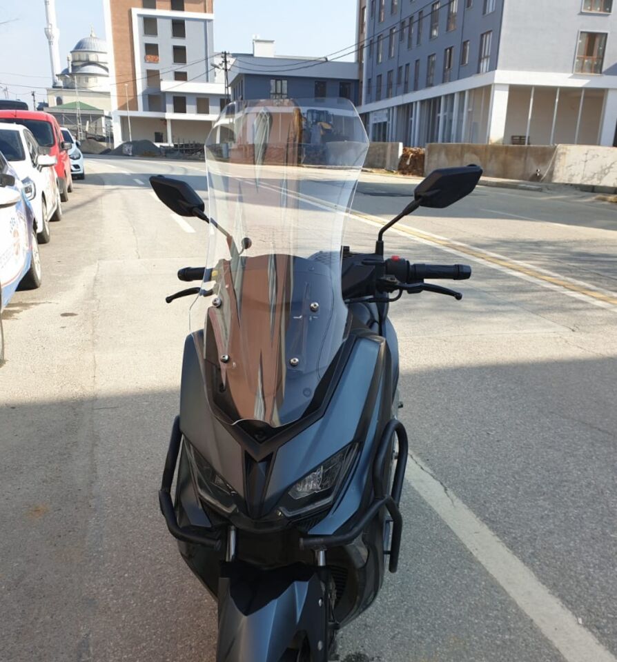 MOTOCAM Küba Novax 200 Ön Cam 2023-2026 Model 65cm Şeffaf Renkli 4mm UZUN