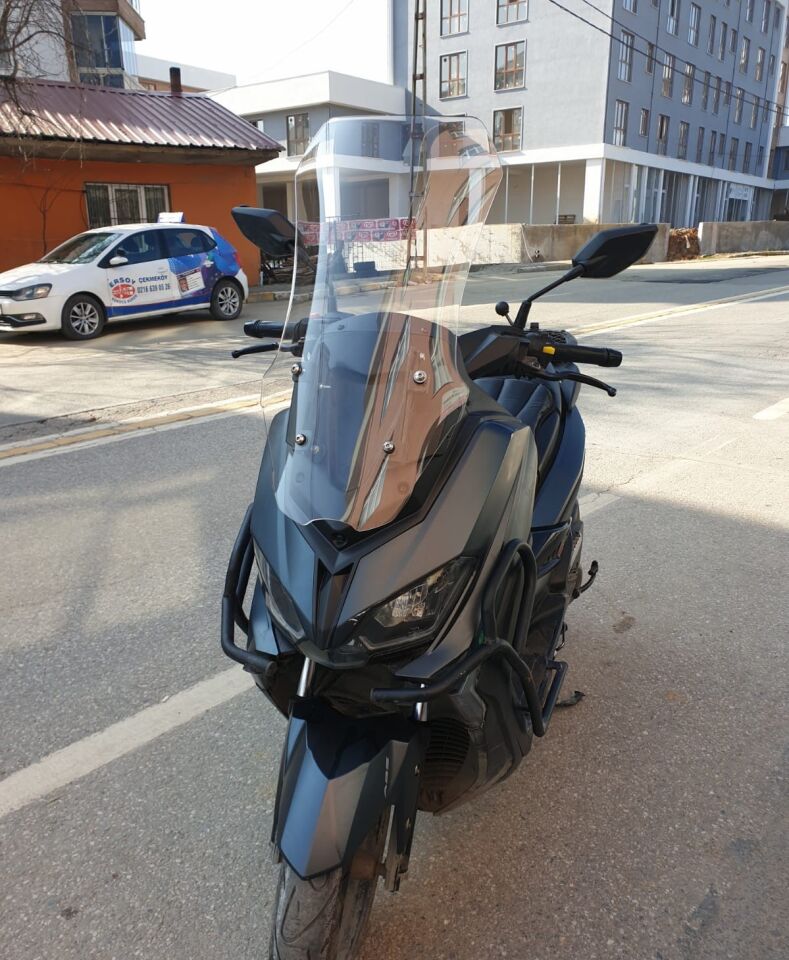 MOTOCAM Küba Novax 200 Ön Cam 2023-2026 Model 65cm Şeffaf Renkli 4mm UZUN