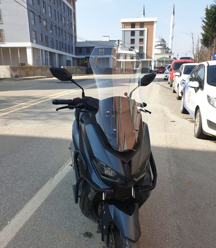 MOTOCAM Küba Novax 200 Ön Cam 2023-2026 Model 65cm Şeffaf Renkli 4mm UZUN