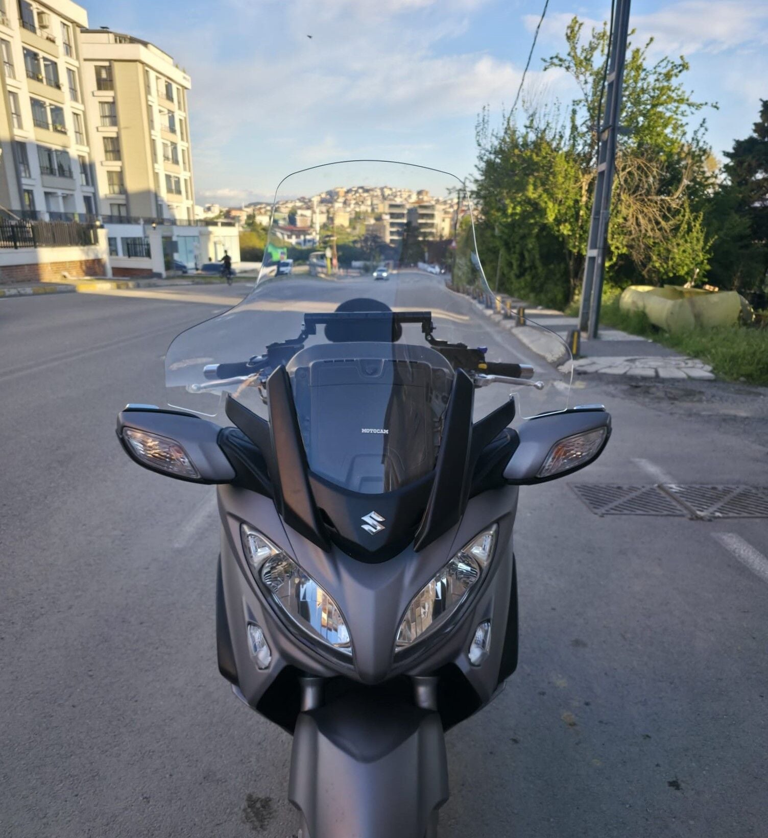 MOTOCAM Suzuki Burgman 650 Ön Cam 2013-2018 Model 76cm Şeffaf Renkli 4mm
