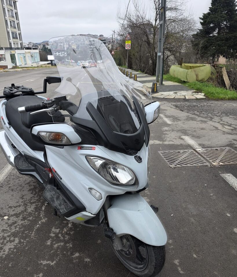 MOTOCAM Suzuki Burgman 650 Ön Cam 2013-2018 Model 76cm Şeffaf Renkli 4mm