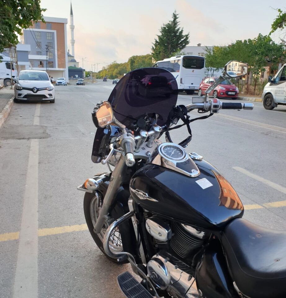 MOTOCAM Suzuki C 800 Ön Cam 2004-2016 Model 61cm Siyah Renkli 4mm APARATSIZDIR