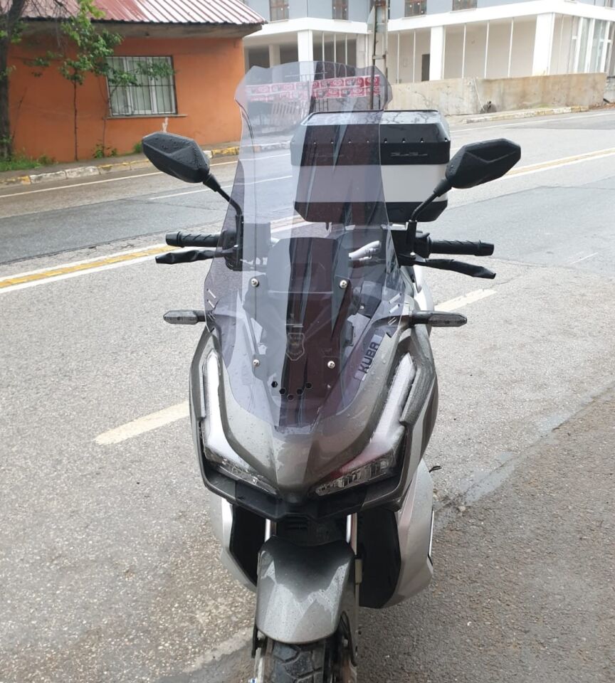 MOTOCAM Küba Rubano 150 Ön Cam 2023-2026 Model 65cm Füme Renkli 4mm ORTA BOYLU