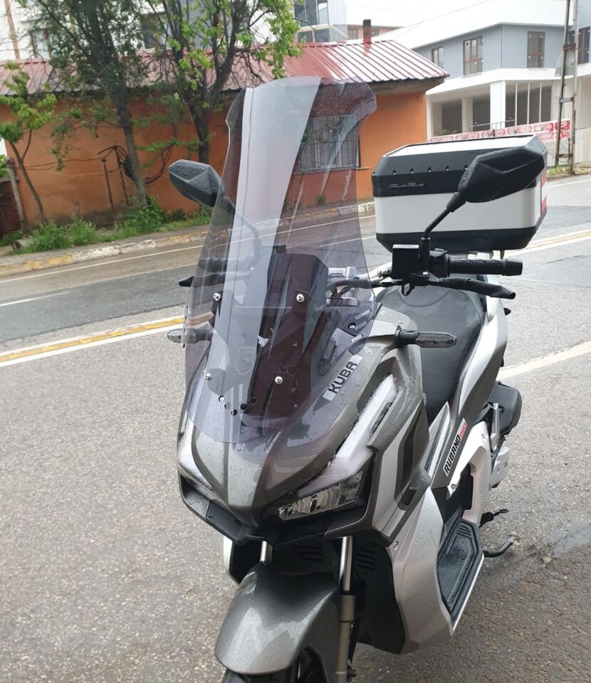 MOTOCAM Küba Rubano 150 Ön Cam 2023-2026 Model 65cm Füme Renkli 4mm ORTA BOYLU