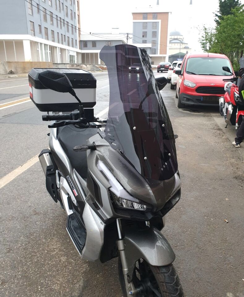 MOTOCAM Küba Rubano 150 Ön Cam 2023-2026 Model 65cm Siyah Renkli 4mm ORTA BOYLU