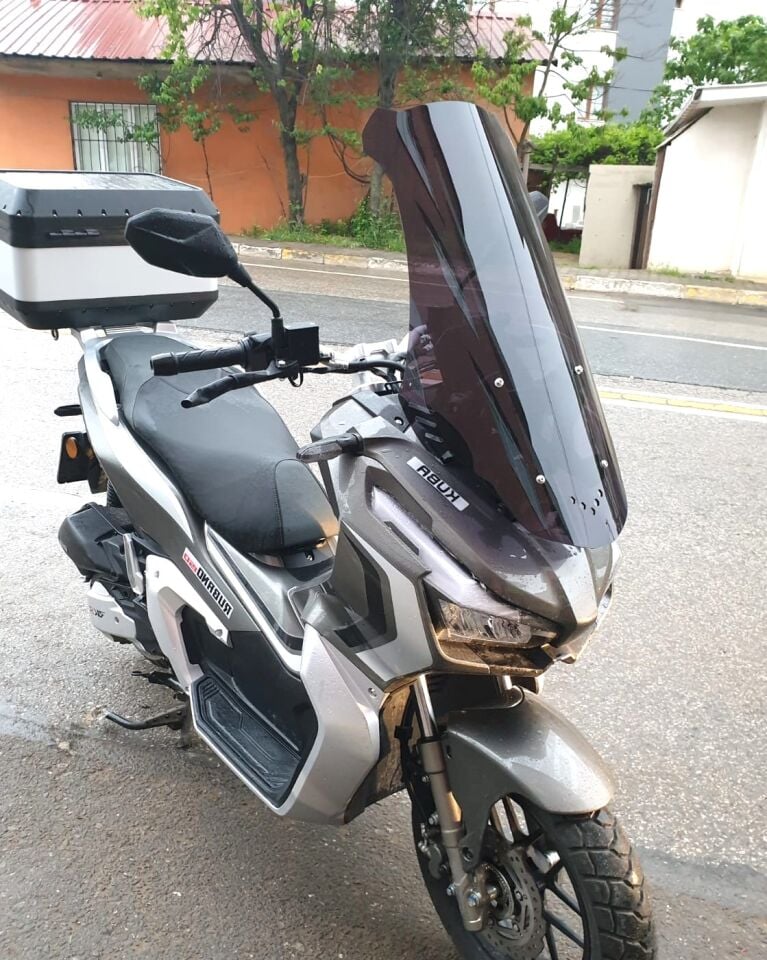 MOTOCAM Küba Rubano 150 Ön Cam 2023-2026 Model 65cm Siyah Renkli 4mm ORTA BOYLU