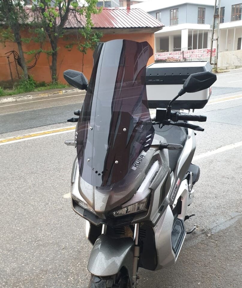 MOTOCAM Küba Rubano 150 Ön Cam 2023-2026 Model 65cm Siyah Renkli 4mm ORTA BOYLU