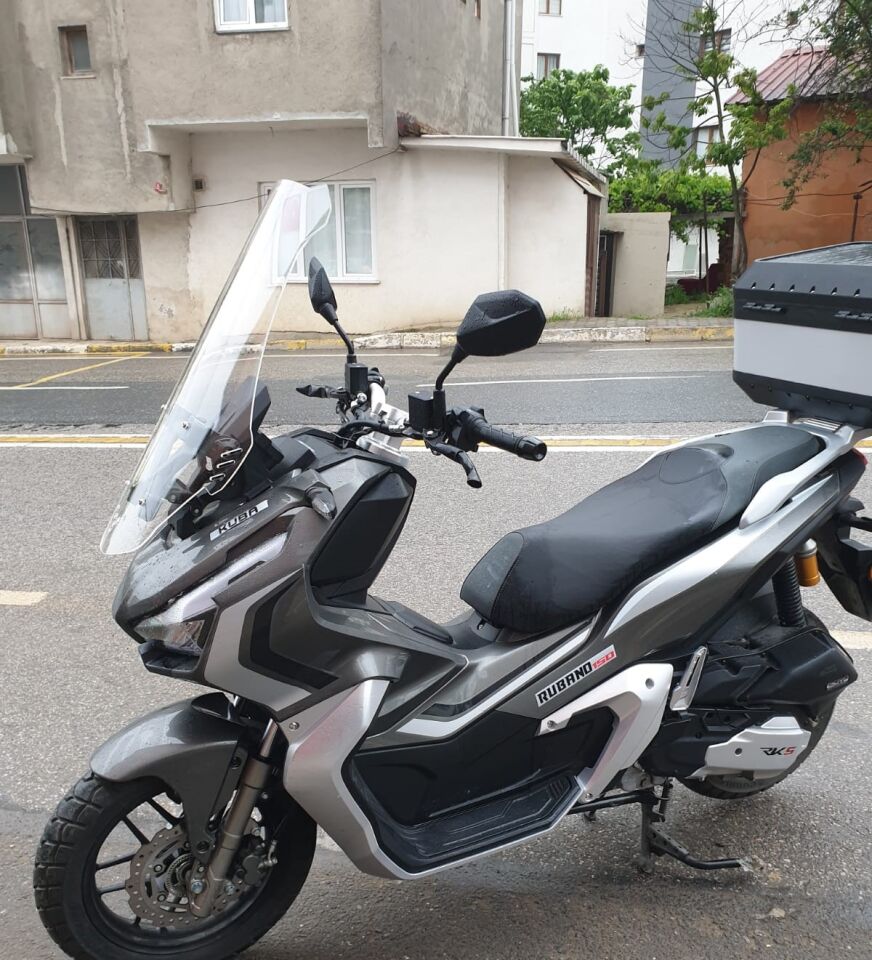 MOTOCAM Küba Rubano 150 Ön Cam 2023-2026 Model 65cm Şeffaf Renkli 4mm ORTA BOYLU