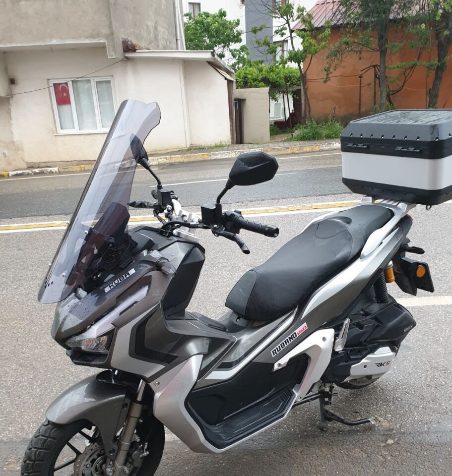 MOTOCAM Küba Rubano 150 Ön Cam 2023-2026 Model 75cm Füme Renkli 4mm UZUN