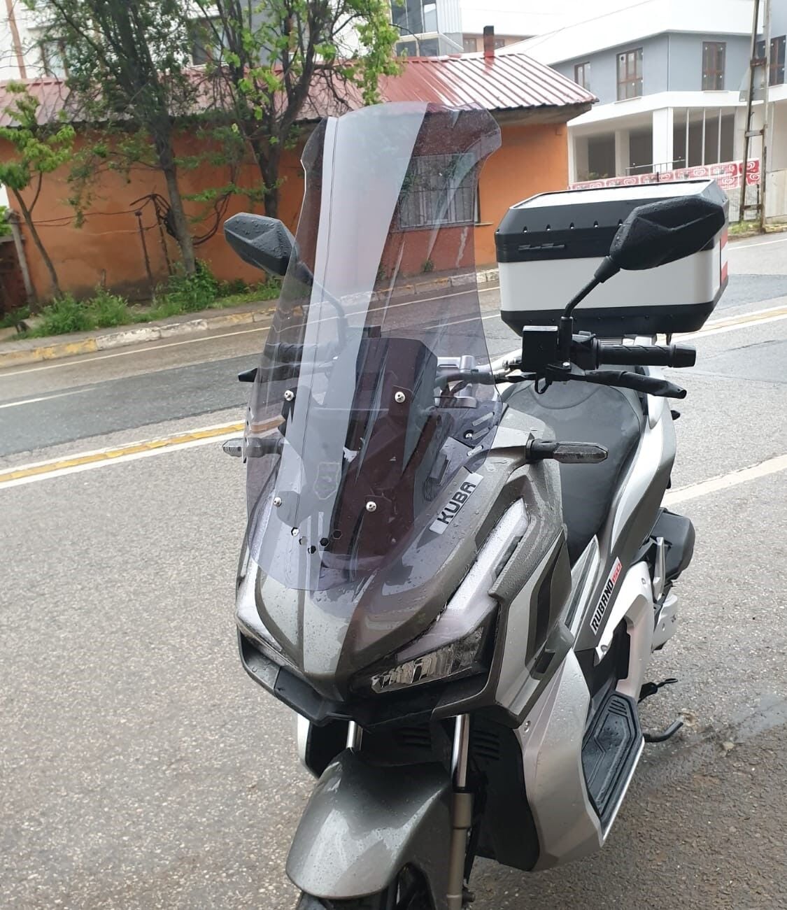 MOTOCAM Küba Rubano 150 Ön Cam 2023-2026 Model 75cm Füme Renkli 4mm UZUN