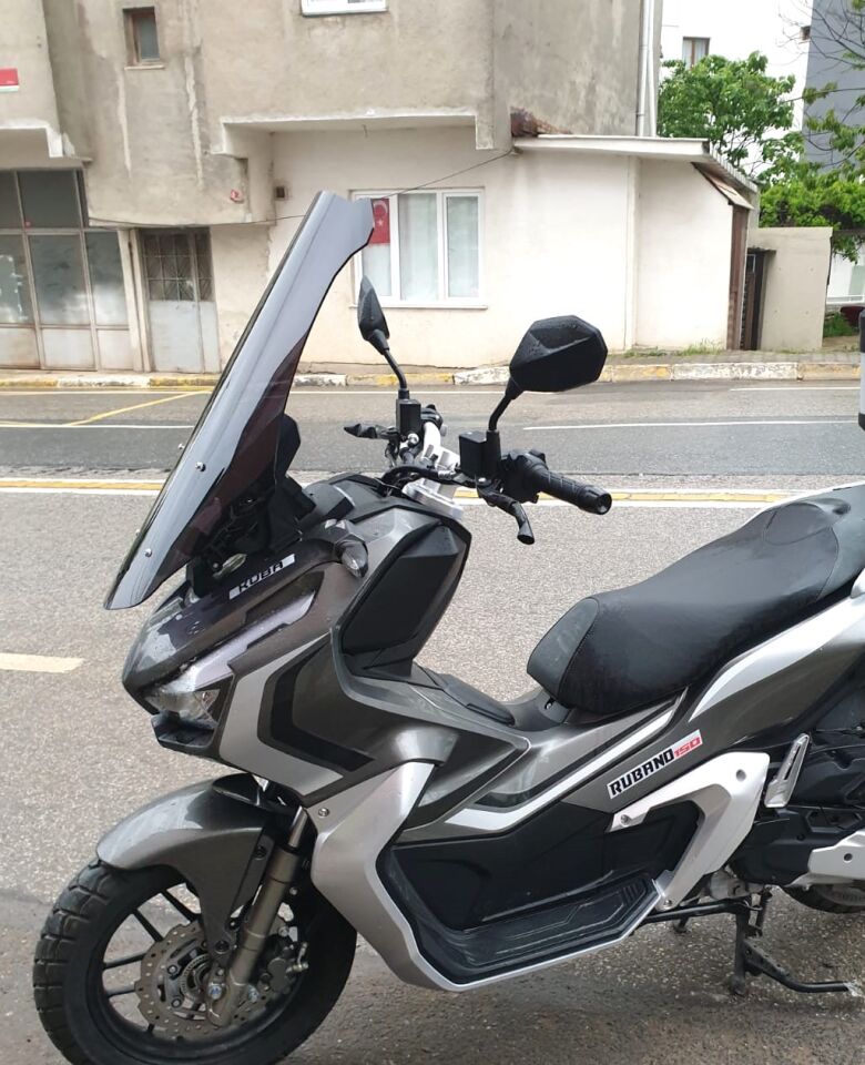 MOTOCAM Küba Rubano 150 Ön Cam 2023-2026 Model 75cm Siyah Renkli 4mm UZUN