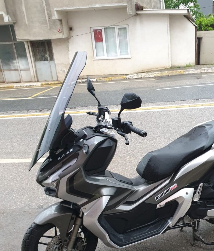 MOTOCAM Küba Rubano 150 Ön Cam 2023-2026 Model 78cm Füme Renkli 4mm UZUN