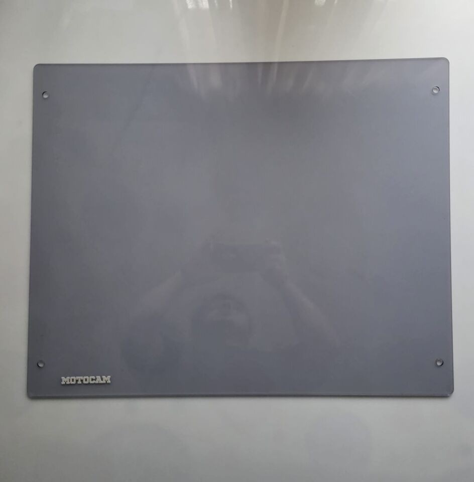 MOTOCAM SFM Ihrara SF 200 Ön Cam 2024-2026 Model 52-65cm Füme Renkli 4mm APARATSIZDIR