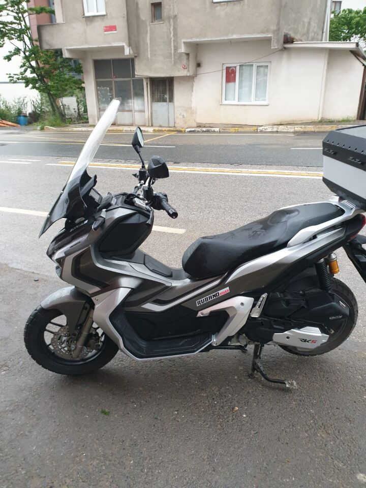 MOTOCAM Küba Rubano 150 Ön Cam 2023-2026 Model 78cm Şeffaf Renkli 4mm UZUN