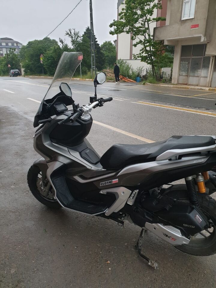 MOTOCAM Küba Rubano 150 Ön Cam 2023-2026 Model 78cm Şeffaf Renkli 4mm UZUN