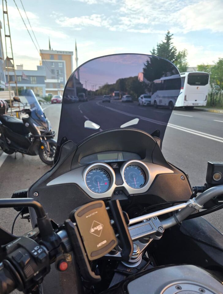 MOTOCAM Honda CBF 1000 Ön Cam 2005-2013 Model 54cm Siyah Renkli 4mm