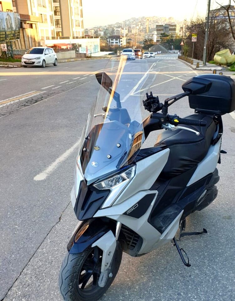 MOTOCAM Kymco Dink R 150 Ön Cam 2023-2026 Model 77cm Şeffaf Renkli 4mm