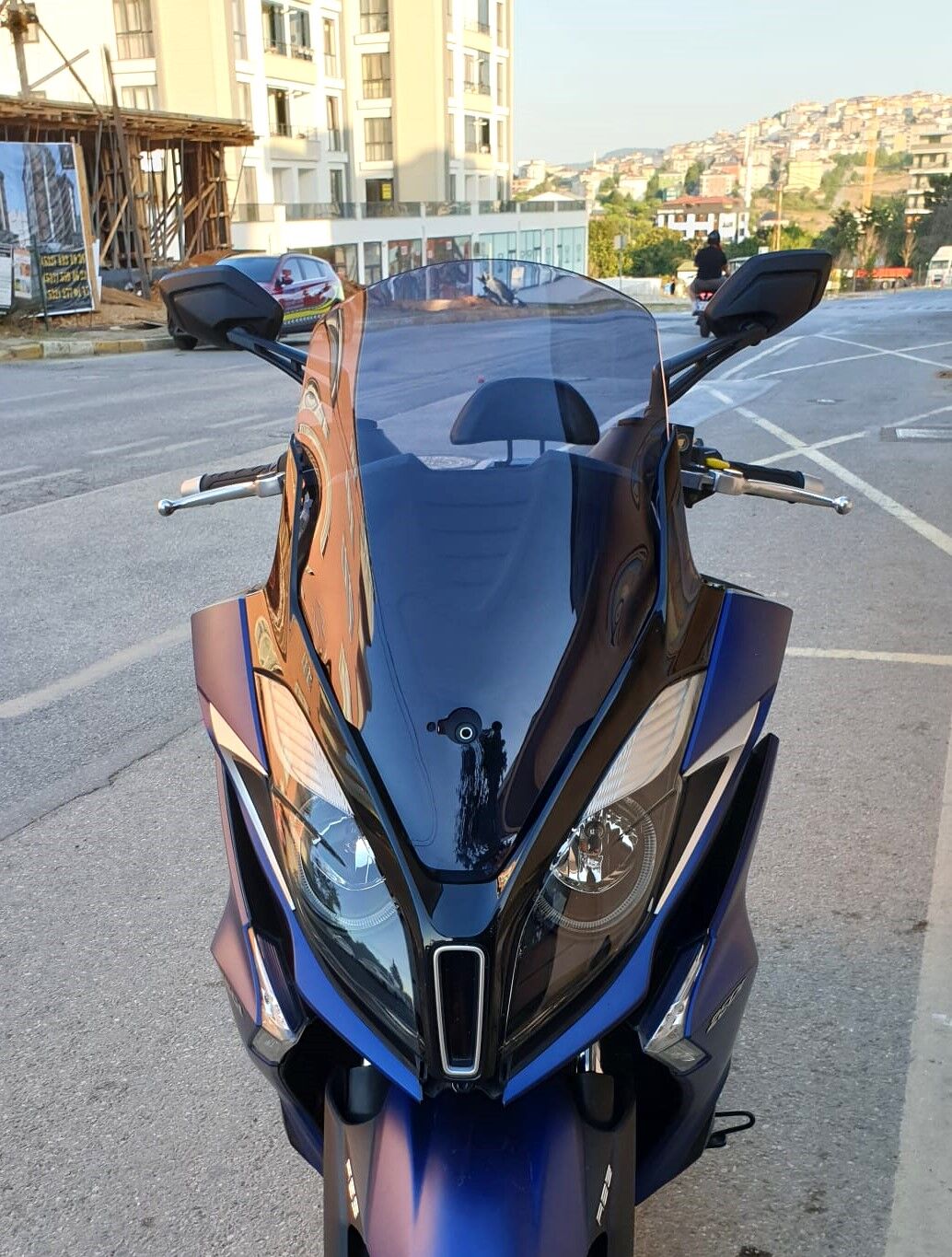 MOTOCAM Kymco Downtown 250i Ön Cam 2016-2026 Model 61cm Füme Renkli 4mm ORİJİNAL BOYLU