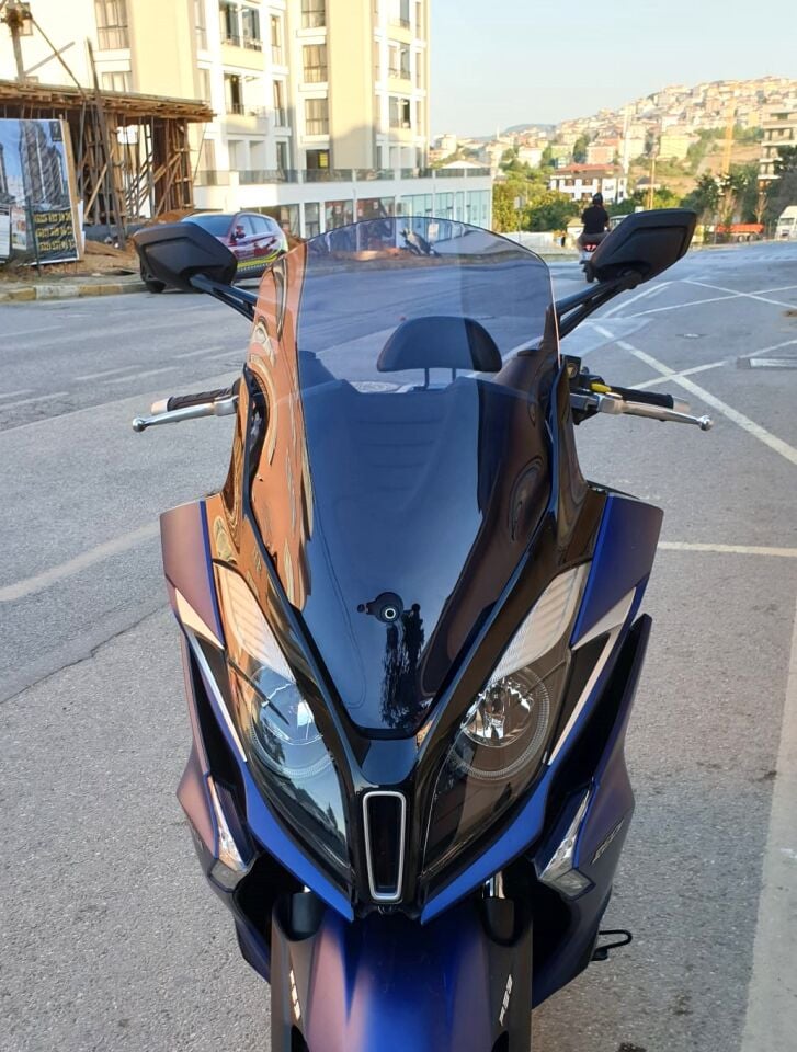 MOTOCAM Kymco Downtown 250i Ön Cam 2016-2026 Model 61cm Füme Renkli 4mm ORİJİNAL BOYLU