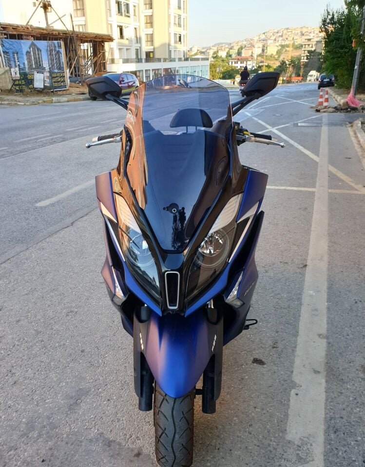 MOTOCAM Kymco Downtown 250i Ön Cam 2016-2026 Model 61cm Füme Renkli 4mm ORİJİNAL BOYLU