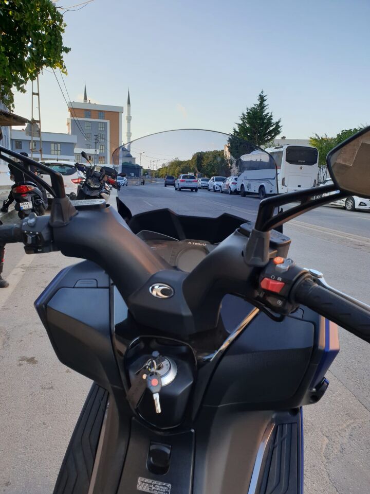 MOTOCAM Kymco Downtown 250i Ön Cam 2016-2026 Model 61cm Füme Renkli 4mm ORİJİNAL BOYLU