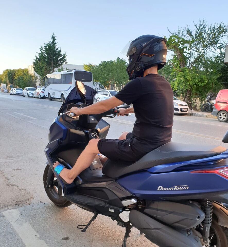 MOTOCAM Kymco Downtown 250i Ön Cam 2016-2026 Model 61cm Siyah Renkli 4mm ORİJİNAL BOYLU