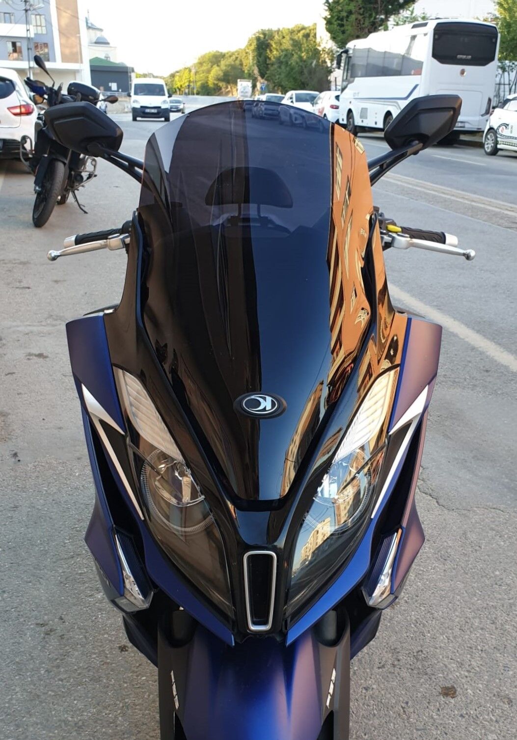 MOTOCAM Kymco Downtown 250i Ön Cam 2016-2026 Model 61cm Siyah Renkli 4mm ORİJİNAL BOYLU