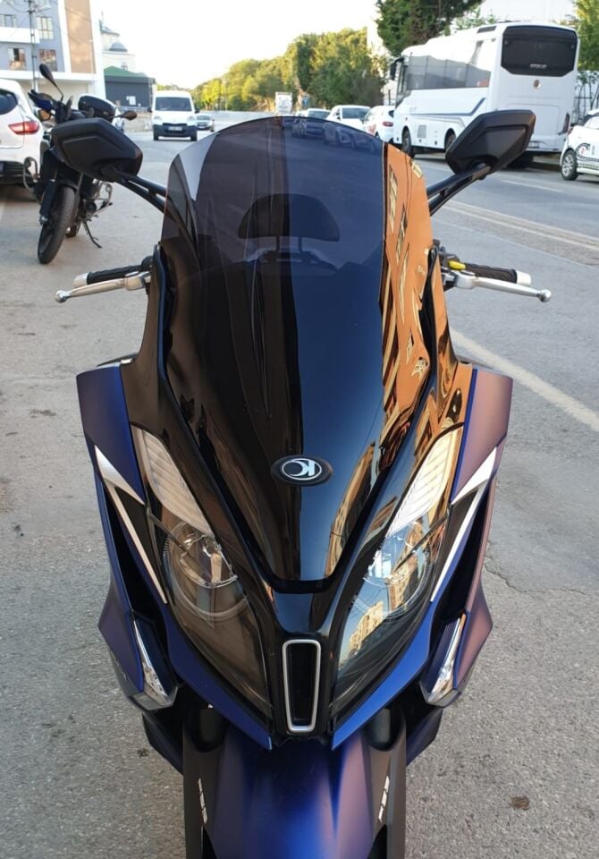MOTOCAM Kymco Downtown 250i Ön Cam 2016-2026 Model 61cm Siyah Renkli 4mm ORİJİNAL BOYLU