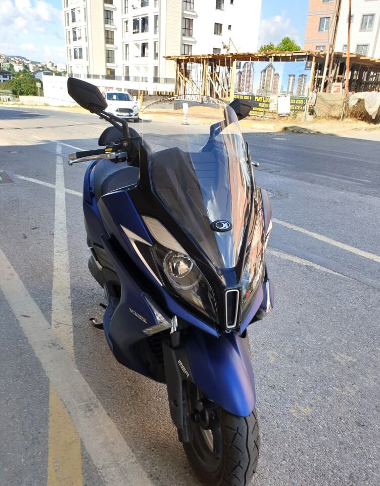 MOTOCAM Kymco Downtown 250i Ön Cam 2016-2026 Model 61cm Şeffaf Renkli 4mm ORİJİNAL BOYLU