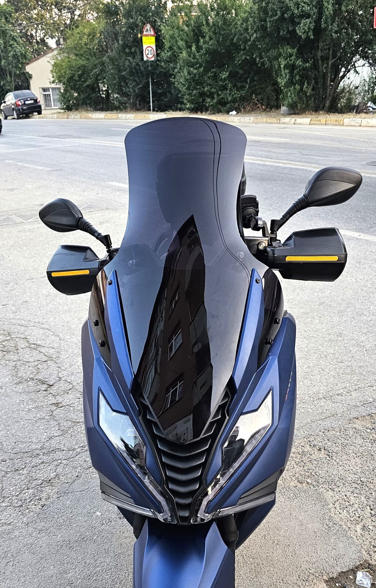 MOTOCAM Arora GT 250 Ön Cam 2023-2026 Model 83cm Siyah Renkli 4mm UZUN