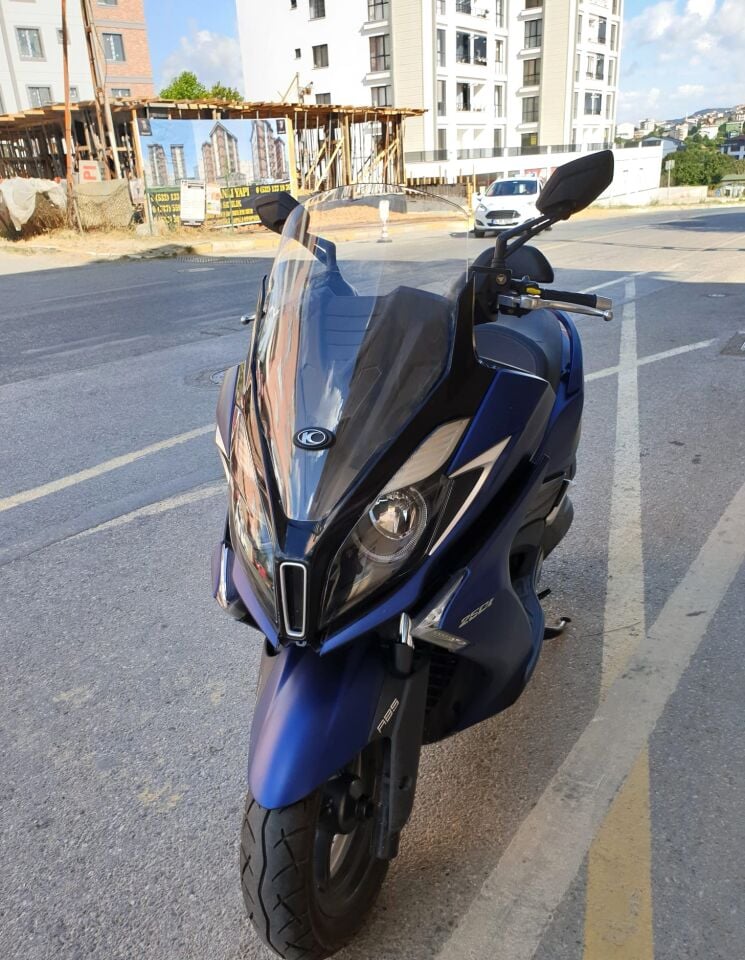 MOTOCAM Kymco Downtown 250i Ön Cam 2016-2026 Model 61cm Şeffaf Renkli 4mm ORİJİNAL BOYLU